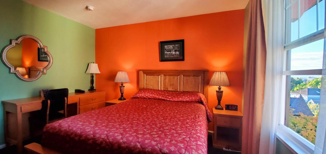 James Bay Inn Hotel, Suites & Cottage Виктория Екстериор снимка