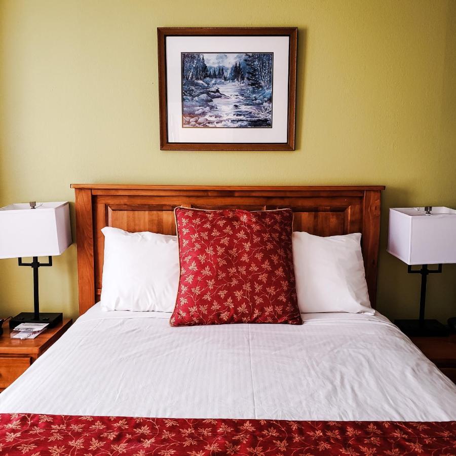 James Bay Inn Hotel, Suites & Cottage Виктория Екстериор снимка