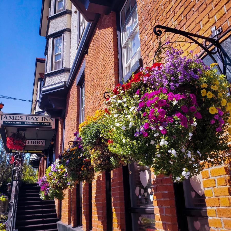 James Bay Inn Hotel, Suites & Cottage Виктория Екстериор снимка
