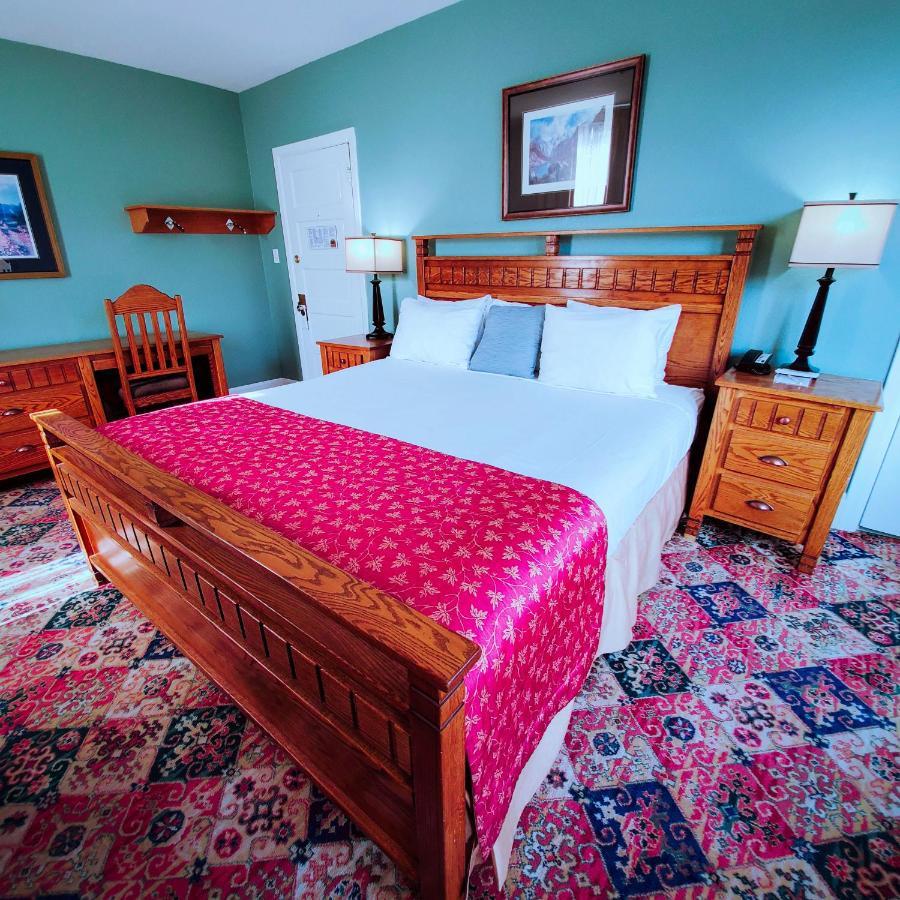 James Bay Inn Hotel, Suites & Cottage Виктория Екстериор снимка