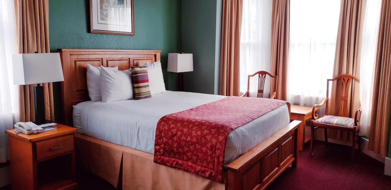 James Bay Inn Hotel, Suites & Cottage Виктория Екстериор снимка
