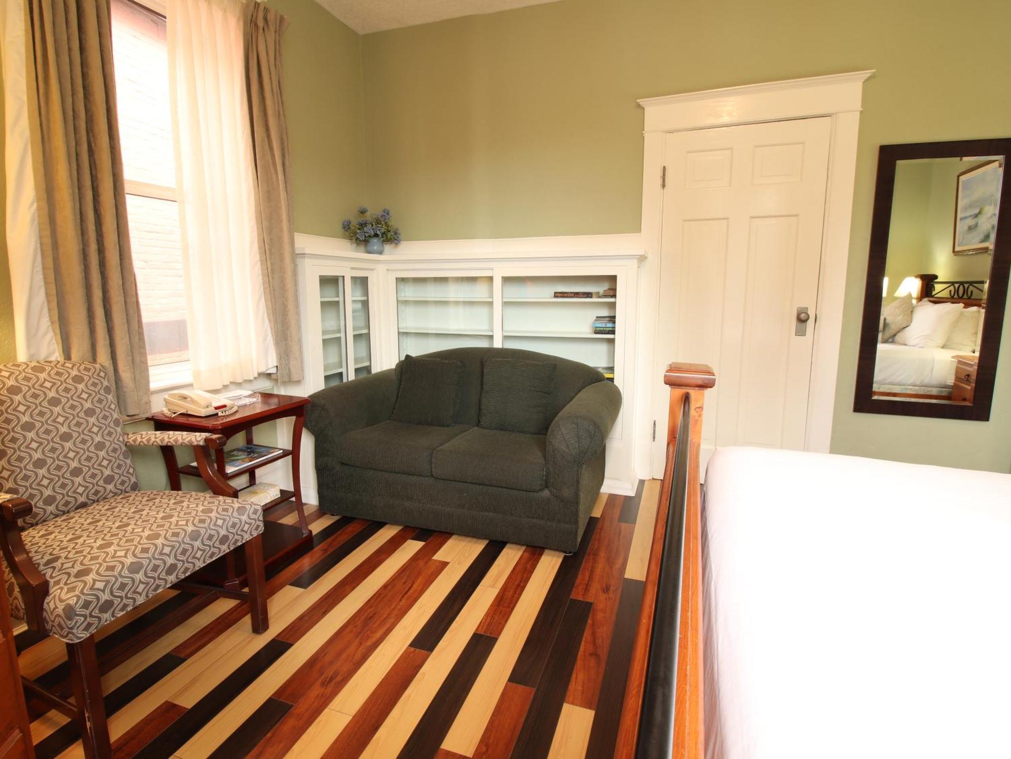 James Bay Inn Hotel, Suites & Cottage Виктория Екстериор снимка