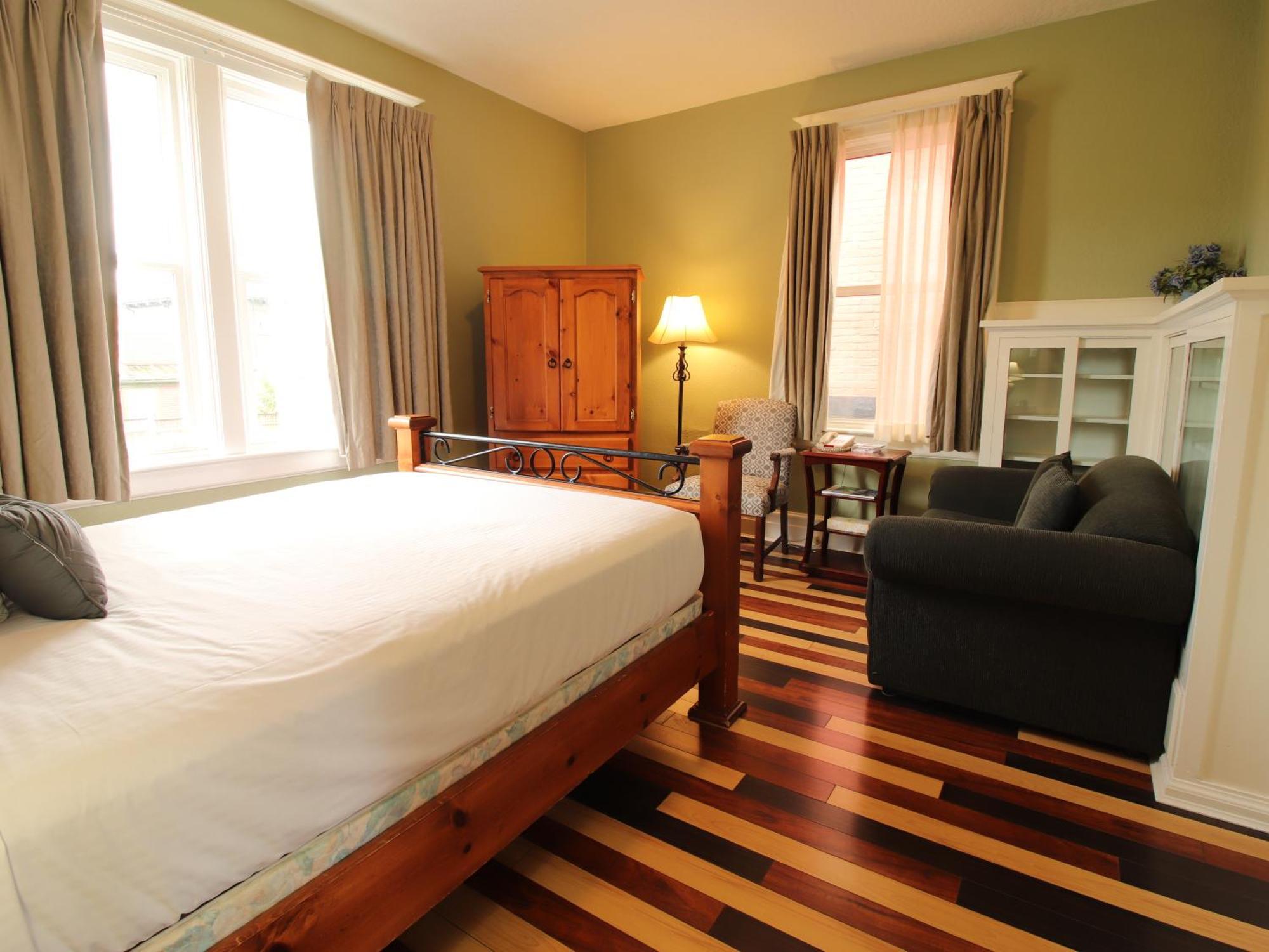 James Bay Inn Hotel, Suites & Cottage Виктория Екстериор снимка