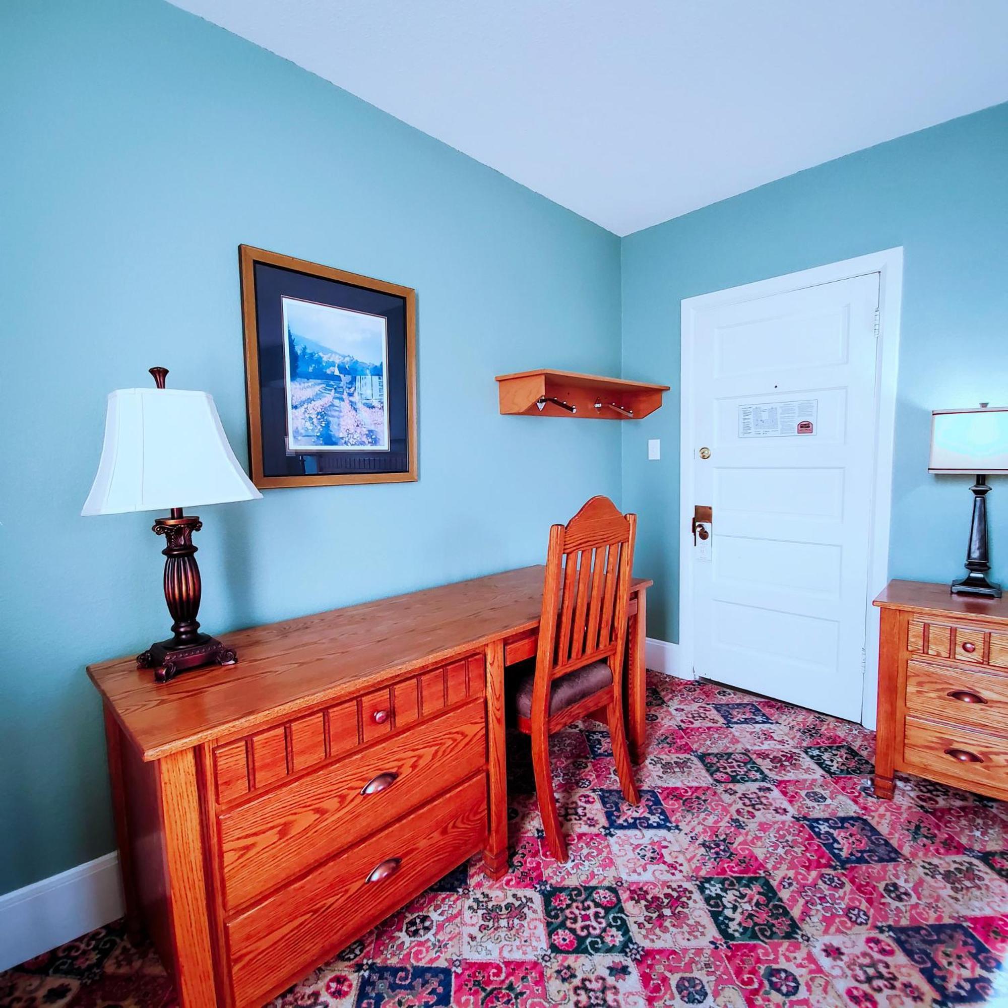 James Bay Inn Hotel, Suites & Cottage Виктория Екстериор снимка