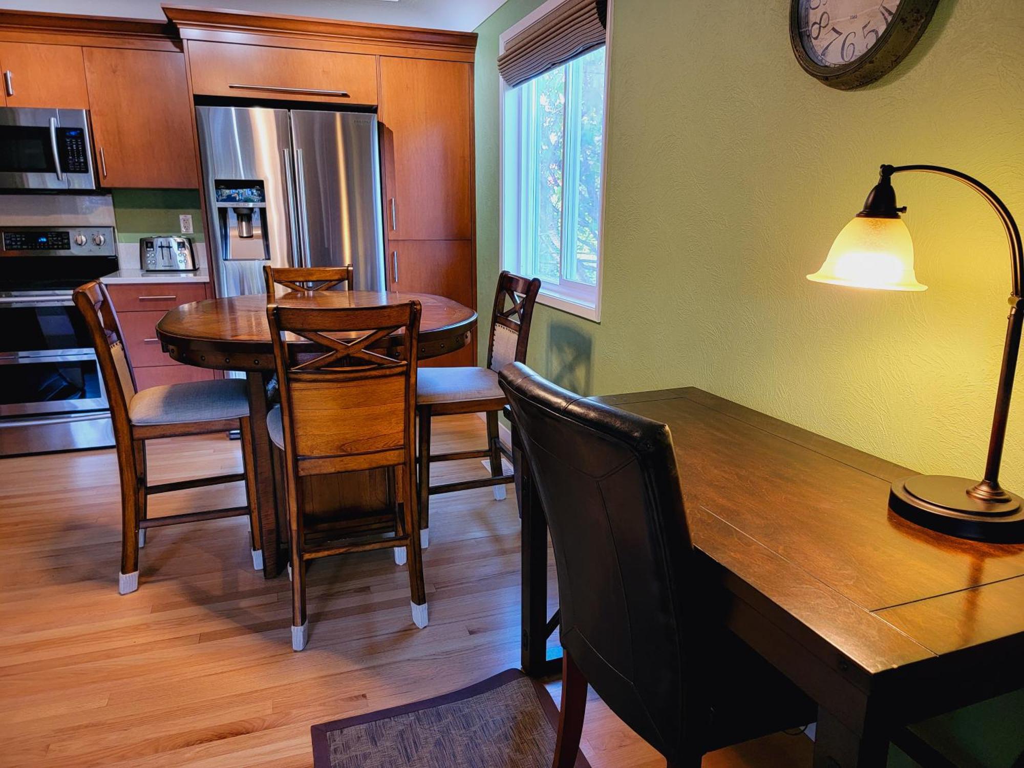 James Bay Inn Hotel, Suites & Cottage Виктория Екстериор снимка